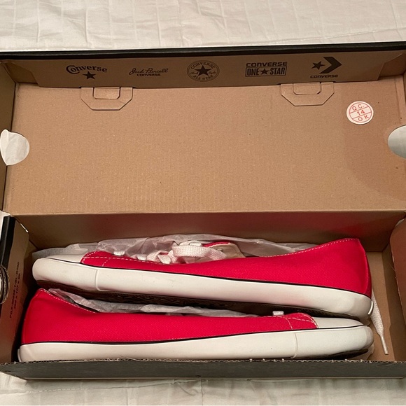 Size 7 Women’s Red Converse Low-Tops - Picture 2 of 7